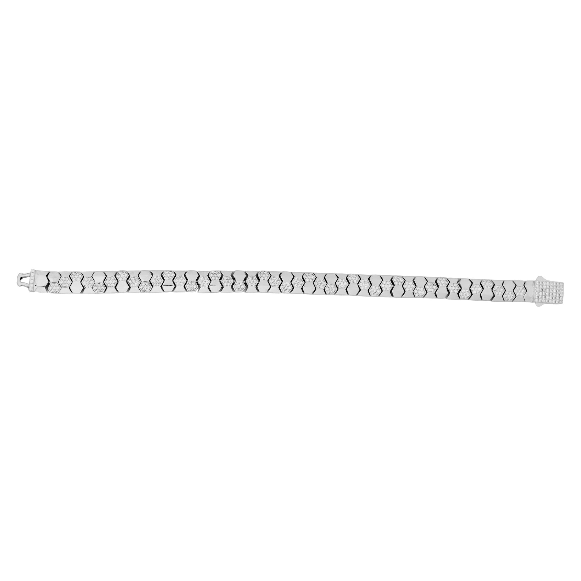 Clasp detail of men’s Sculpt S-Link bracelet in silver - Aayraa